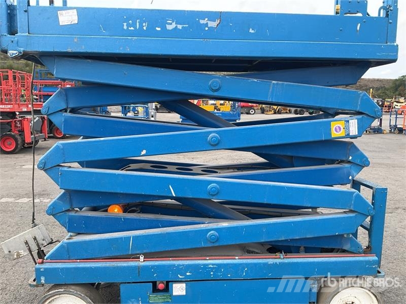 SkyJack SJIII3226 رافعات مقصية الشكل