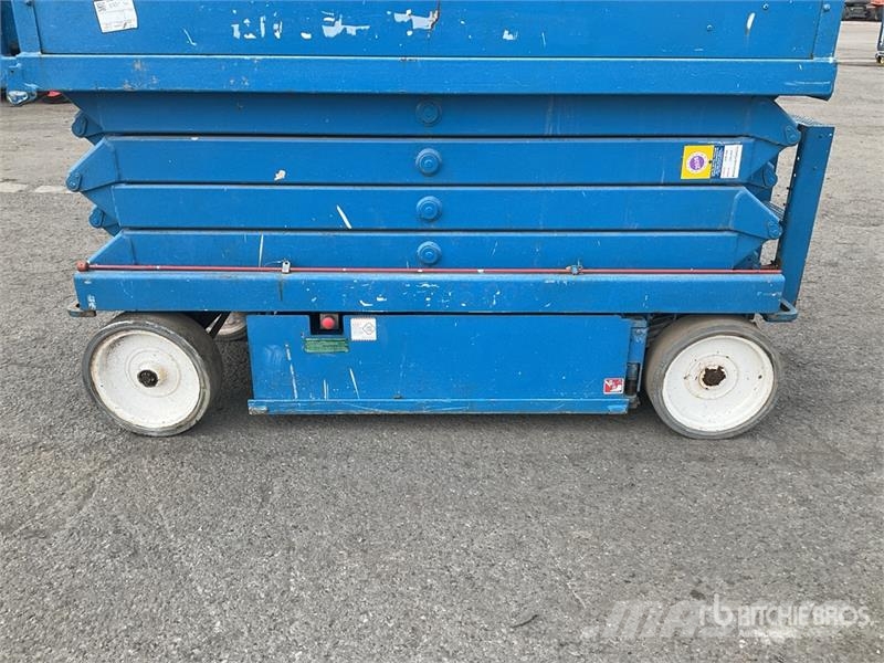 SkyJack SJIII3226 رافعات مقصية الشكل