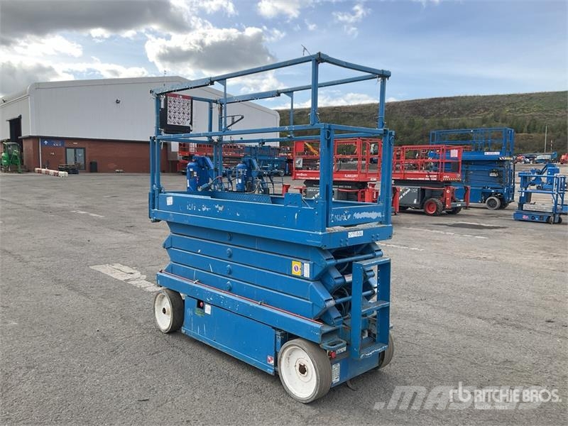 SkyJack SJIII3226 رافعات مقصية الشكل