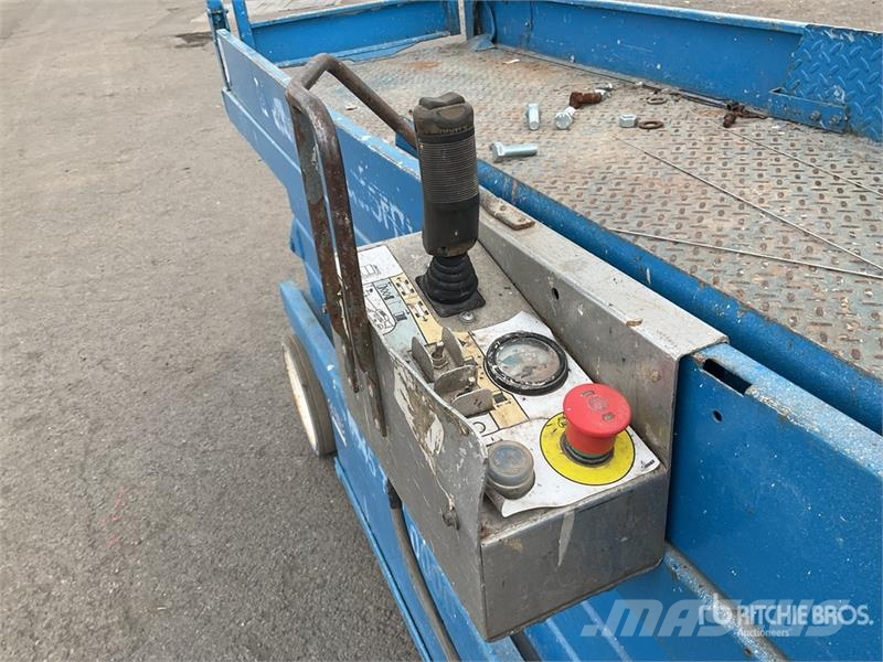 SkyJack SJIII3226 رافعات مقصية الشكل