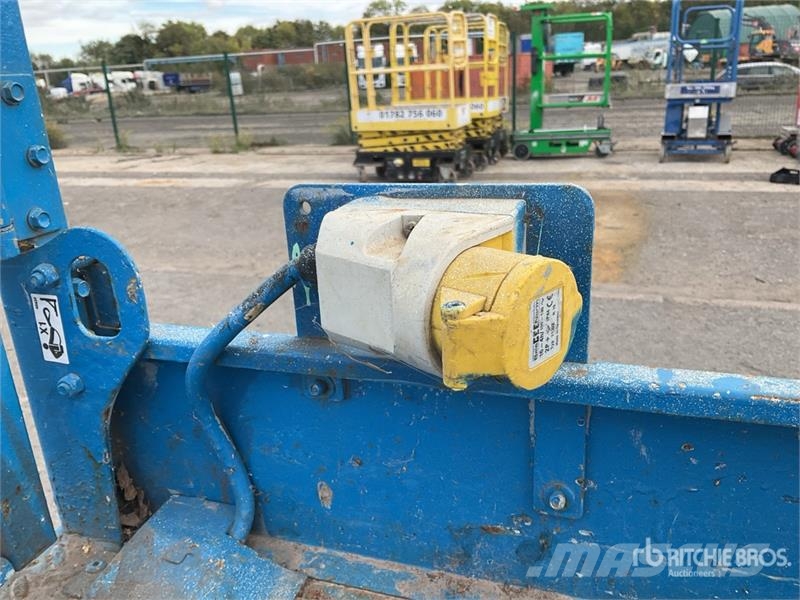 SkyJack SJIII3226 رافعات مقصية الشكل