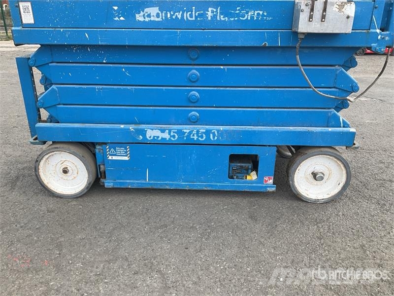 SkyJack SJIII3226 رافعات مقصية الشكل