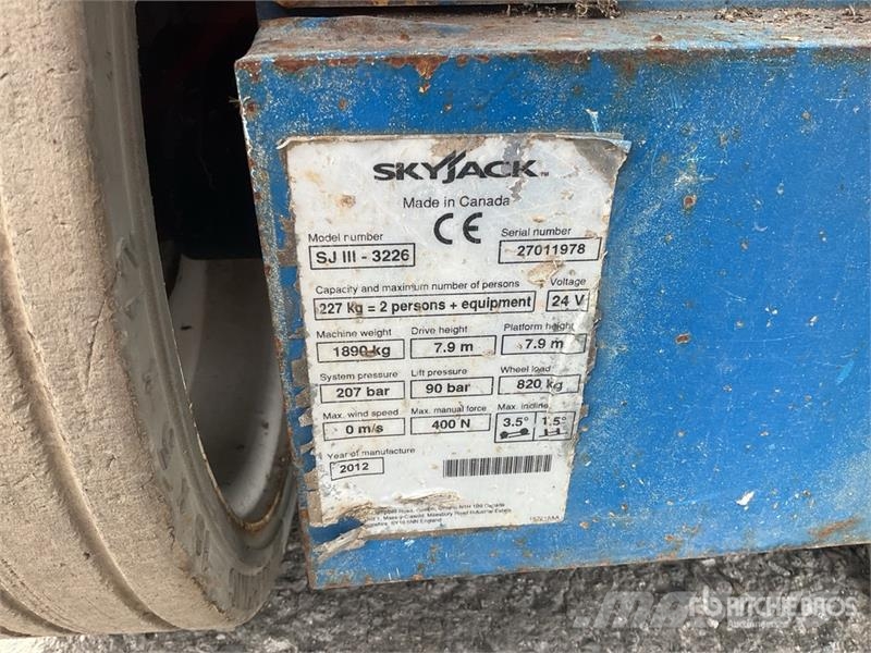 SkyJack SJIII3226 رافعات مقصية الشكل