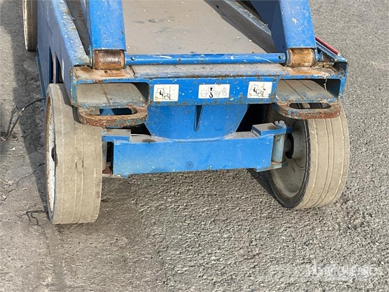 SkyJack SJIII3226 Piattaforme a pantografo