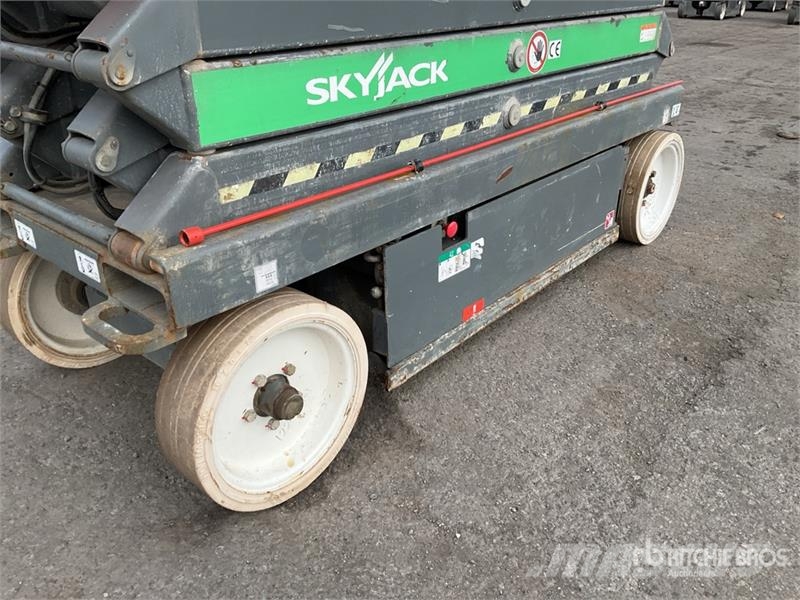 SkyJack SJIII3226 Electric Scissor Lift Ollós emelők