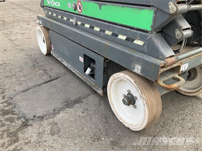 SkyJack SJIII3226 Electric Scissor Lift Ollós emelők