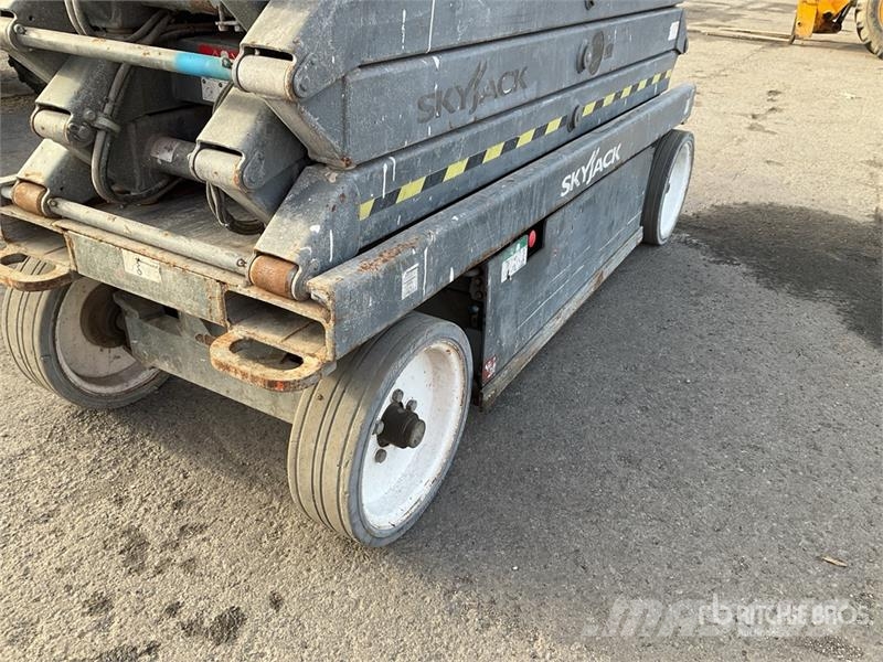 SkyJack SJIII3226 Electric Scissor Lift 剪式升降機