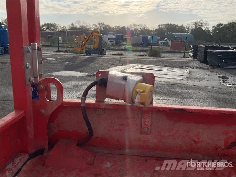 SkyJack SJIII3226 Electric Scissor Lift Ollós emelők