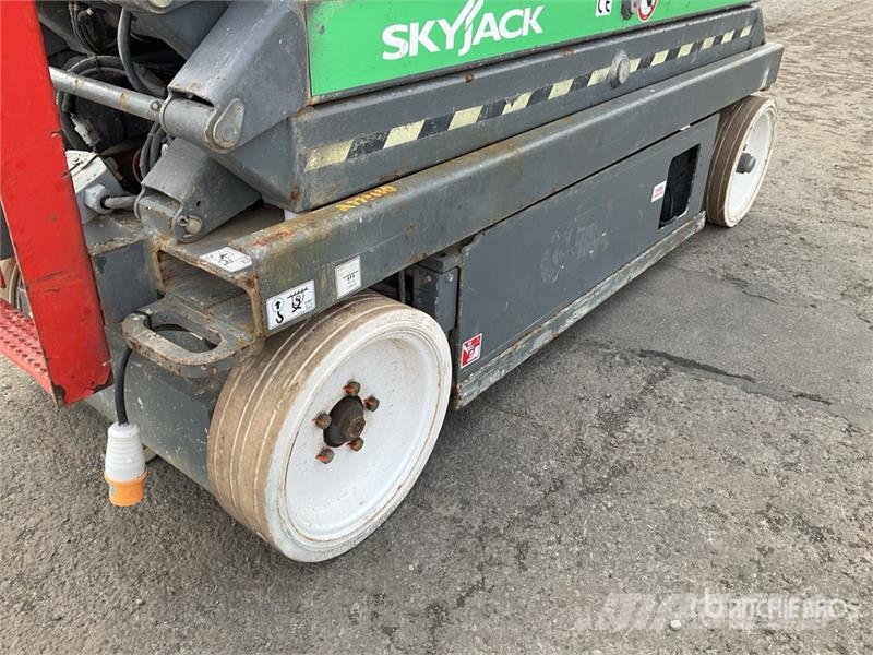 SkyJack SJIII3226 Electric Scissor Lift Ollós emelők