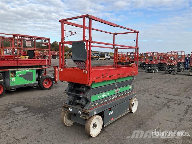 SkyJack SJIII3226 Electric Scissor Lift Ollós emelők