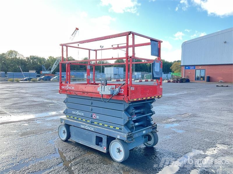 SkyJack SJIII4632 Šķerveida pacēlāji