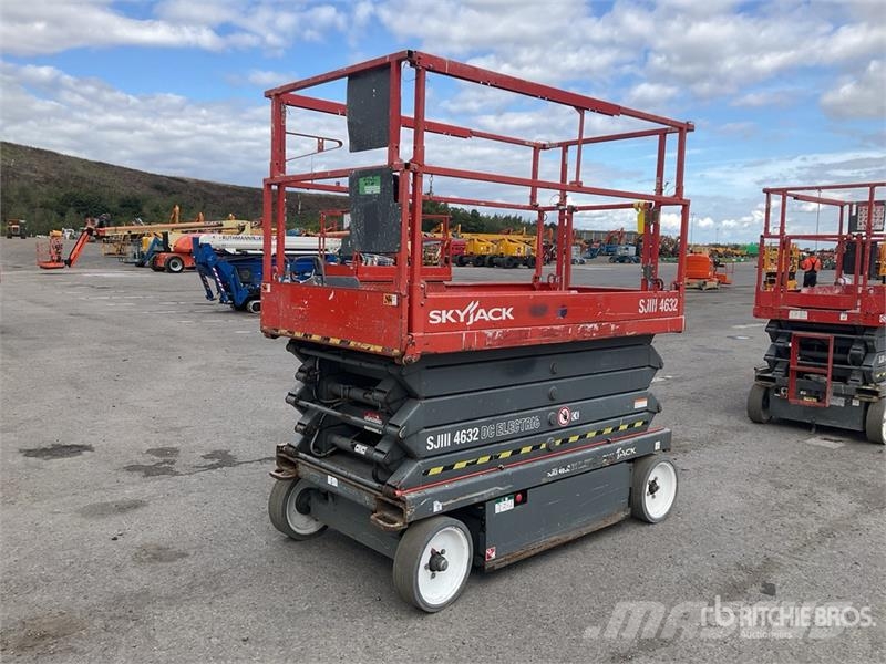 SkyJack SJIII4632 رافعات مقصية الشكل
