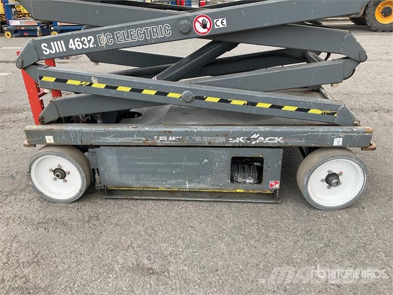 SkyJack SJIII4632 رافعات مقصية الشكل