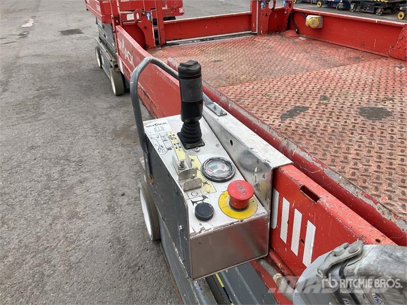 SkyJack SJIII4632 رافعات مقصية الشكل