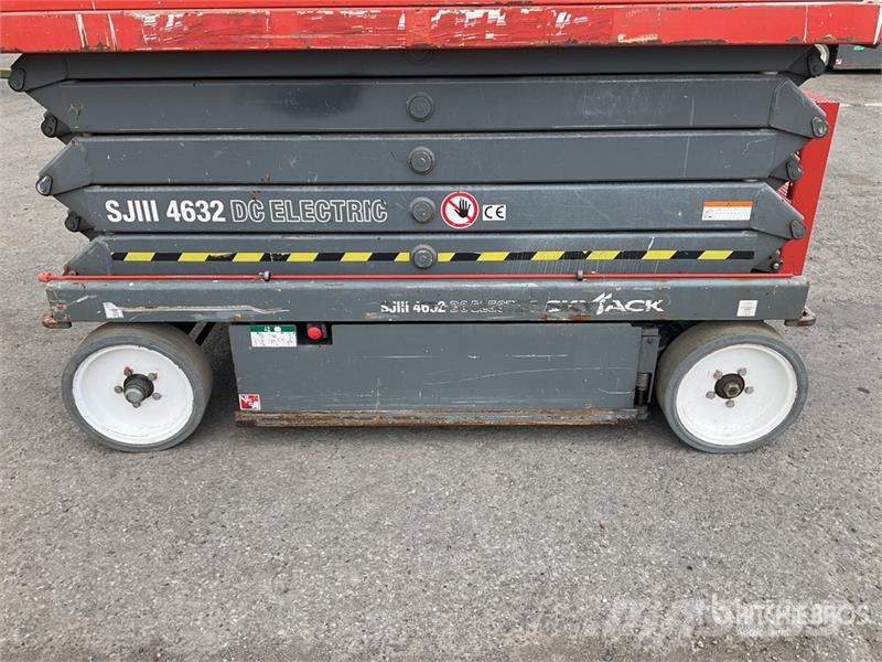 SkyJack SJIII4632 رافعات مقصية الشكل