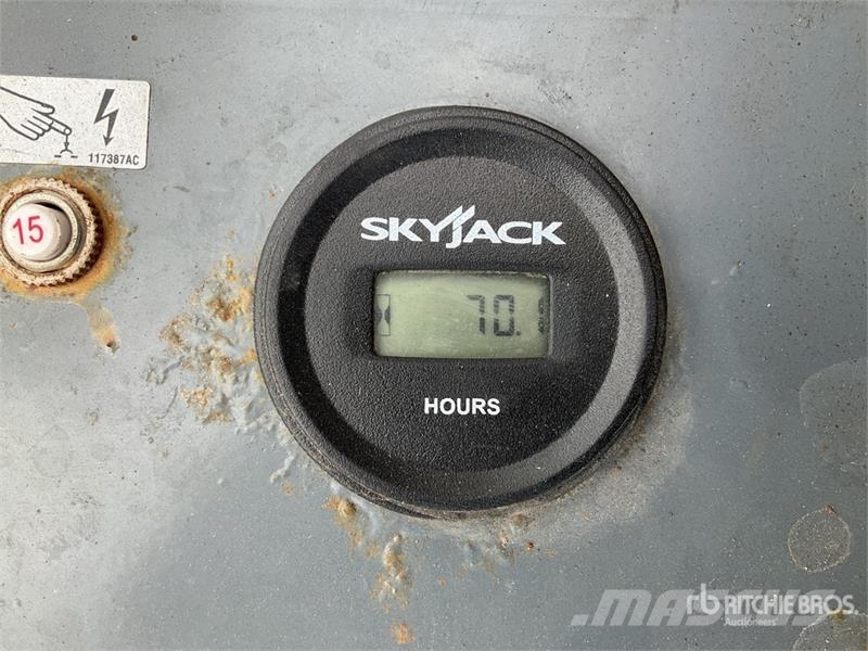 SkyJack SJIII4632 رافعات مقصية الشكل