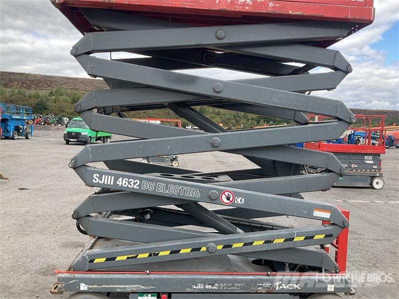 SkyJack SJIII4632 رافعات مقصية الشكل