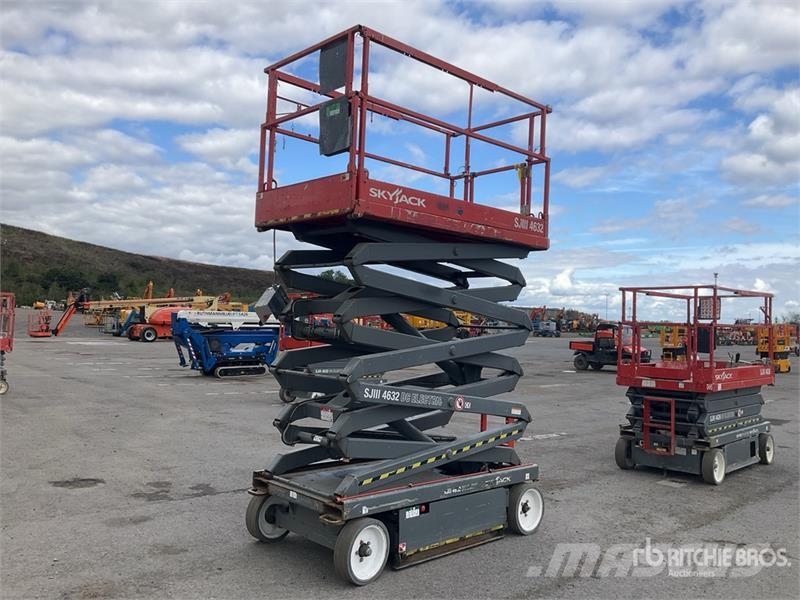 SkyJack SJIII4632 رافعات مقصية الشكل