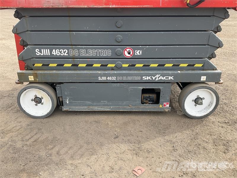 SkyJack SJIII4632 Šķerveida pacēlāji