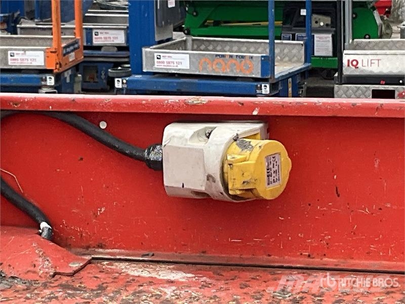 SkyJack SJIII4632 رافعات مقصية الشكل