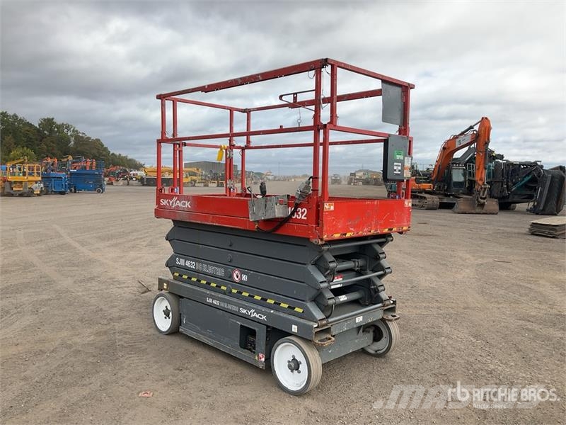 SkyJack SJIII4632 Šķerveida pacēlāji
