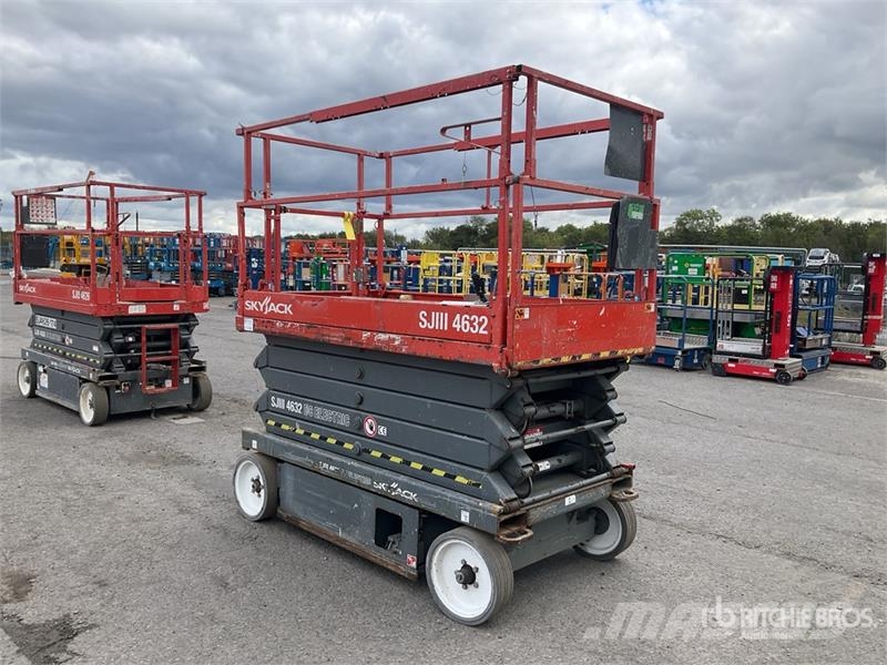 SkyJack SJIII4632 رافعات مقصية الشكل