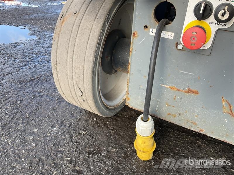 SkyJack SJIII4632 Šķerveida pacēlāji