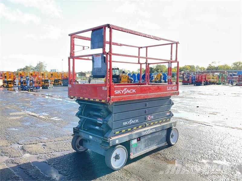 SkyJack SJIII4632 Šķerveida pacēlāji