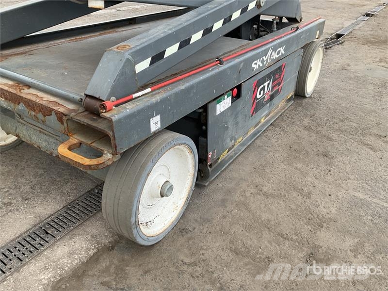 SkyJack SJIII4632 Electric Scissor Lift Sakselifter