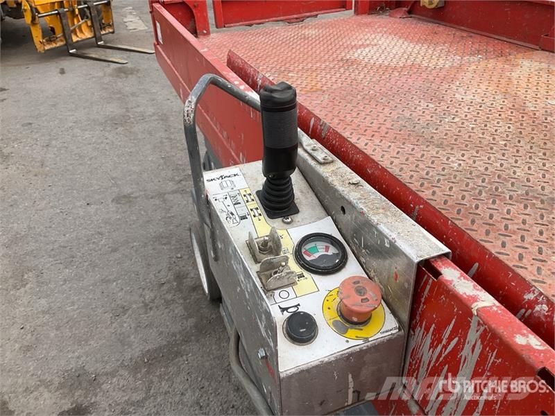 SkyJack SJIII4632 Electric Scissor Lift シザースリフト