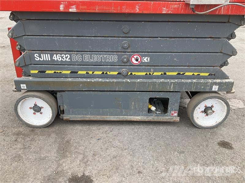 SkyJack SJIII4632 Electric Scissor Lift シザースリフト