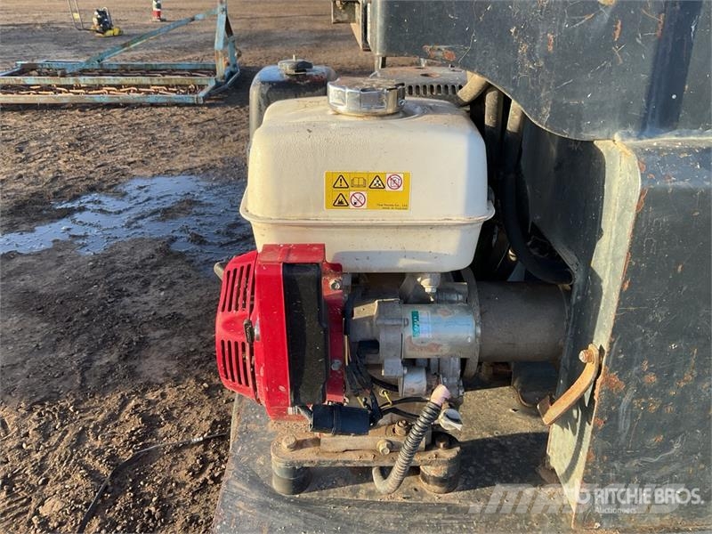Slanetrac HT1000 Stand-On Hi-Tip Mini Tracked Dumper Vehículos compactos de volteo