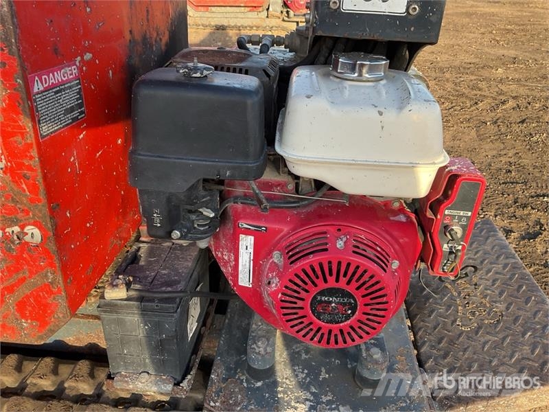 Slanetrac HT1000 Stand-On Hi-Tip Tracked Dumper Vehículos compactos de volteo