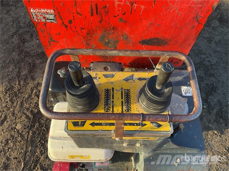 Slanetrac HT1000 Stand-On Hi-Tip Mini Tracked Dumper Vehículos compactos de volteo
