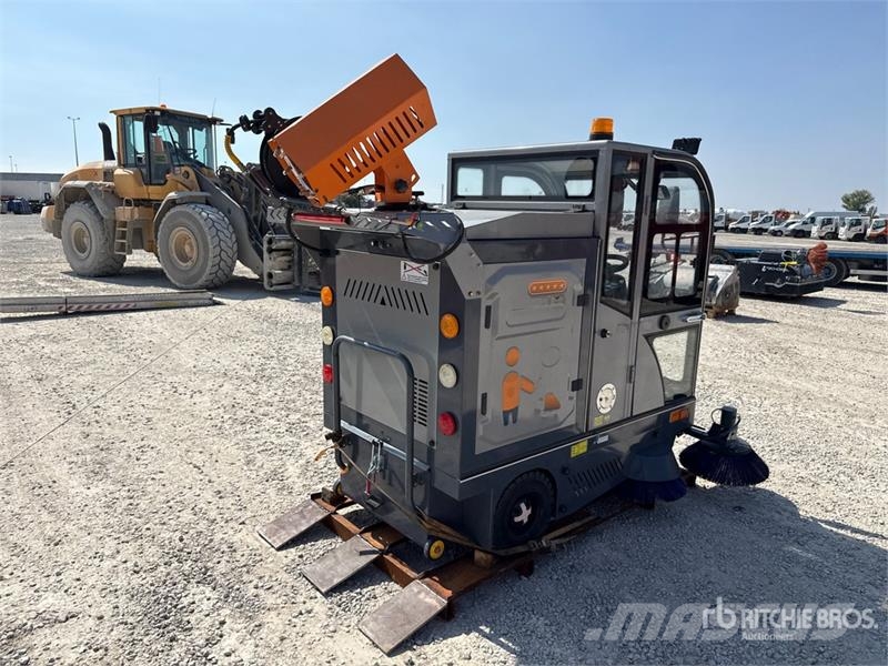 SLK SP1900 Floor Sweeper Egyéb betakarító felszerelések