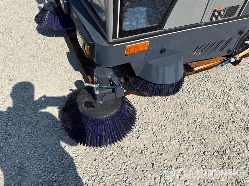 SLK SP1900 Floor Sweeper Egyéb betakarító felszerelések