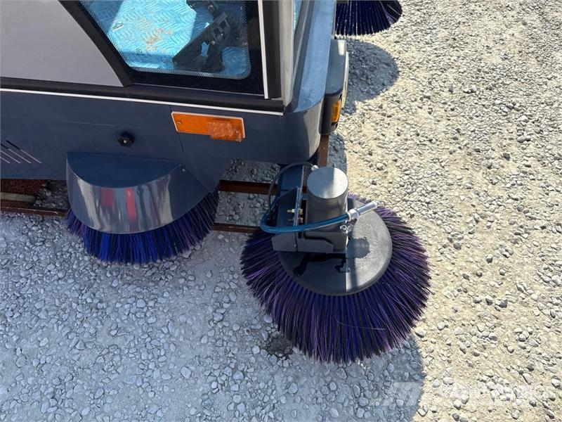 SLK SP1900 Floor Sweeper Egyéb betakarító felszerelések