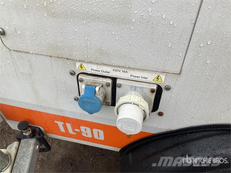 SMC TL90 Wieże oświetleniowe