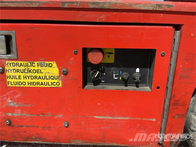 Snorkel M1230E Vertical Mast Lift Personenliften en invalideliften