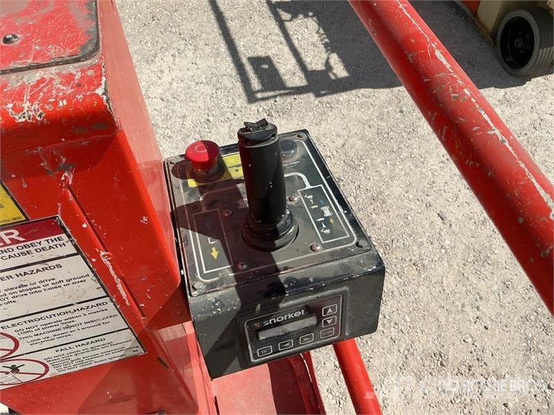 Snorkel M1230E Vertical Mast Lift Personenliften en invalideliften