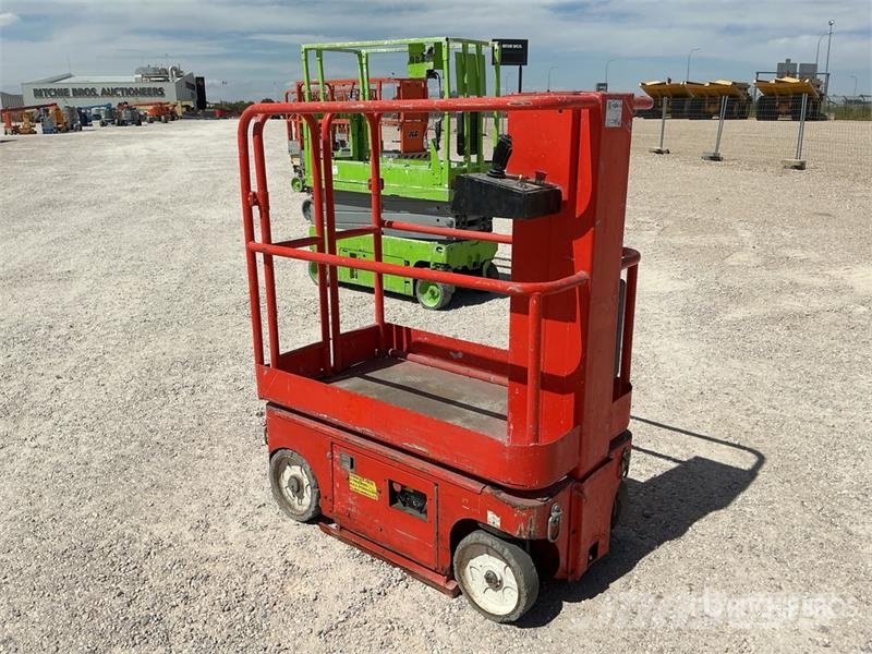 Snorkel M1230E Vertical Mast Lift Personenliften en invalideliften