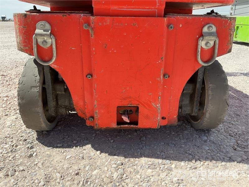 Snorkel M1230E Vertical Mast Lift Personenliften en invalideliften