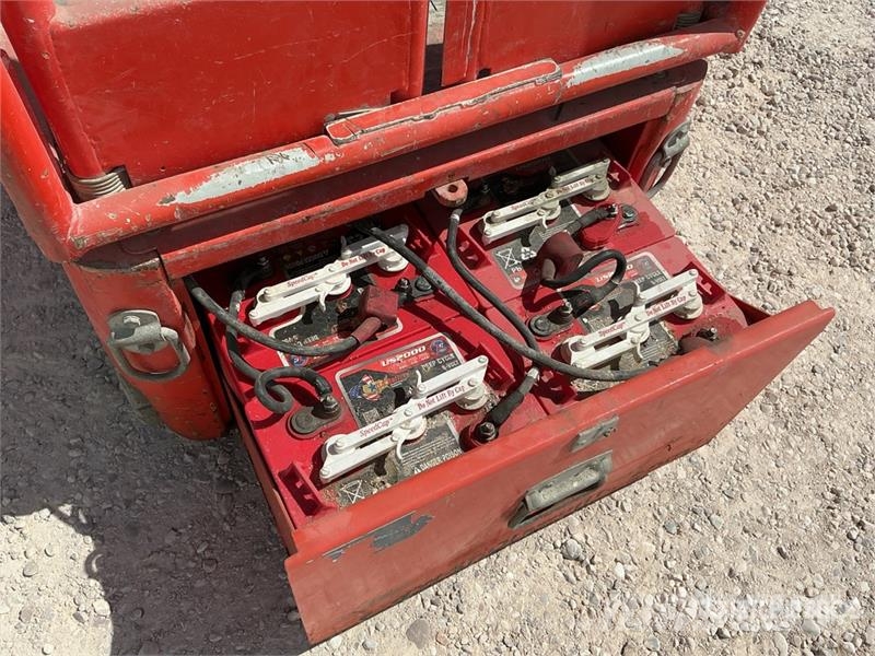 Snorkel M1230E Vertical Mast Lift Personenliften en invalideliften