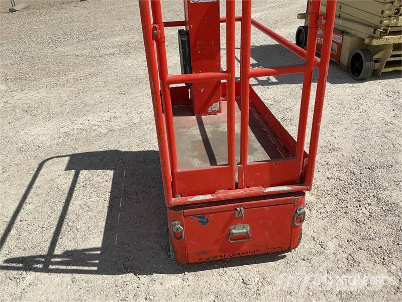 Snorkel M1230E Vertical Mast Lift Personenliften en invalideliften