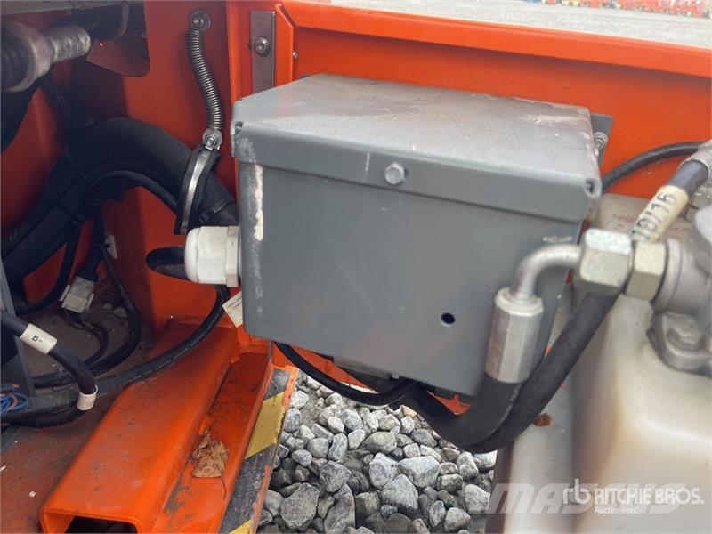 Snorkel TM12 Vertical Mast Lift Vertikalne radne podizne platforme