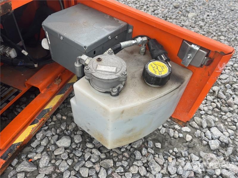 Snorkel TM12 Vertical Mast Lift Vertikalne radne podizne platforme