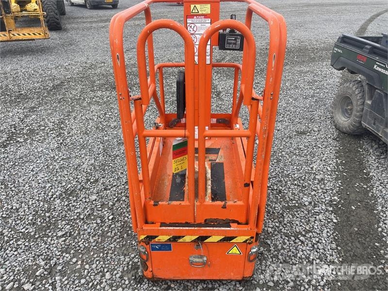 Snorkel TM12 Vertical Mast Lift Vertikalne radne podizne platforme