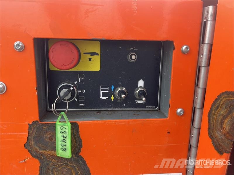 Snorkel TM12 Vertical Mast Lift Vertikalne radne podizne platforme