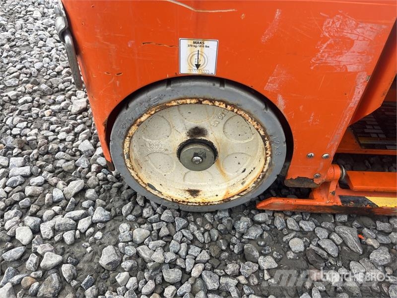 Snorkel TM12 Vertical Mast Lift Vertikalne radne podizne platforme