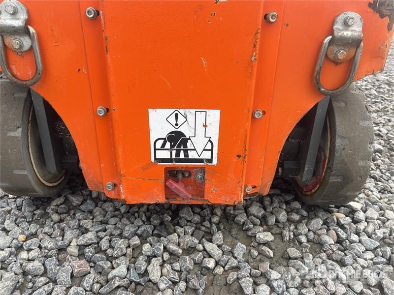 Snorkel TM12 Vertical Mast Lift Vertikalne radne podizne platforme